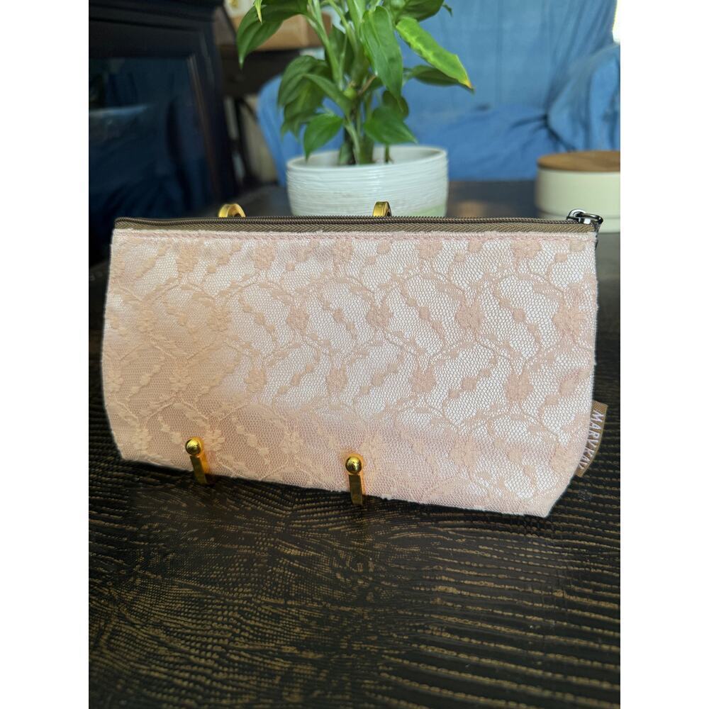 Mary Kay Pink Lace Cosmetics Bag NWOT - Picture 5 of 6